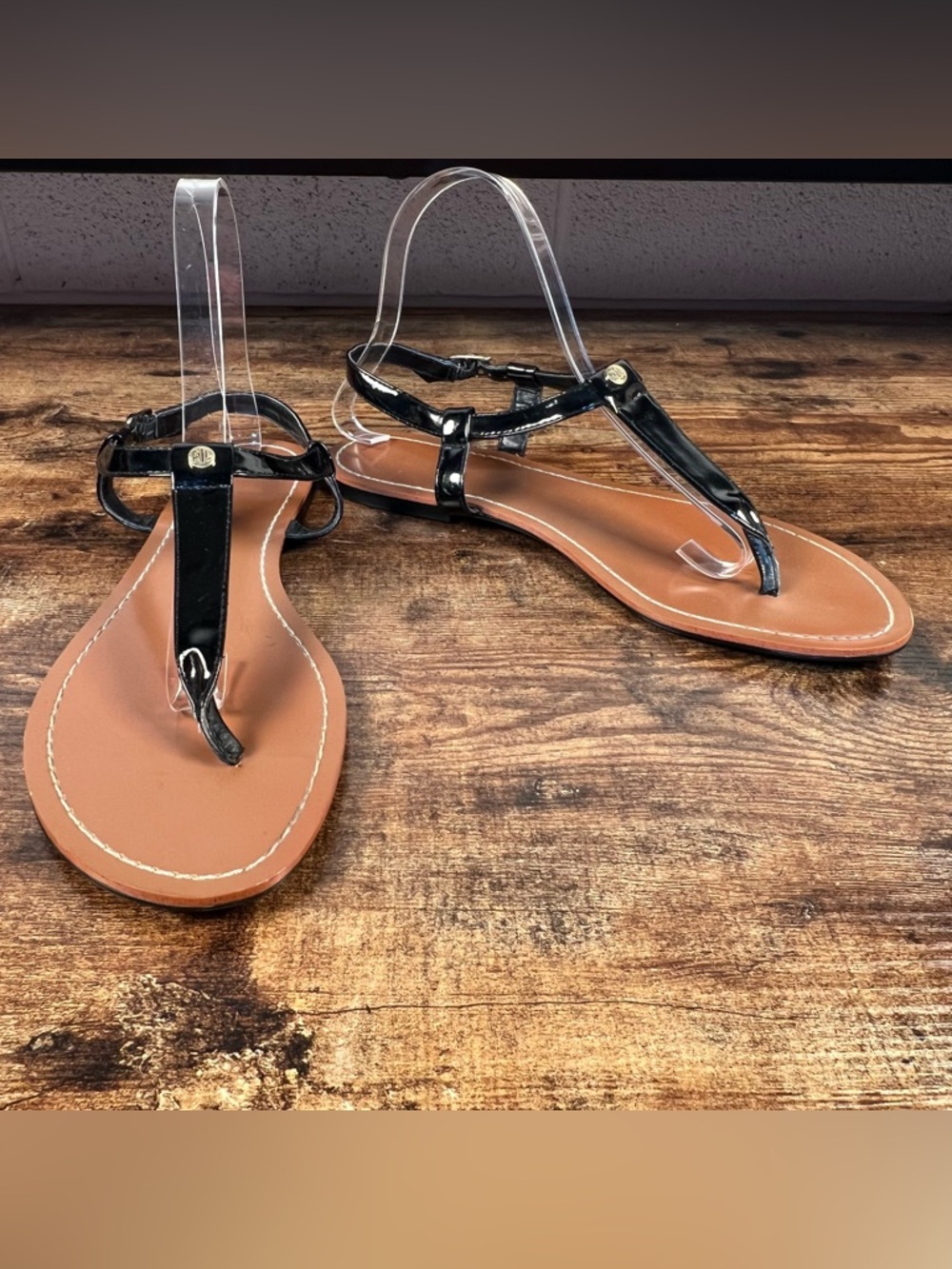 Lauren Ralph Lauren Patent Leather Sandals Black Flat Thong Toe Post Casual 9